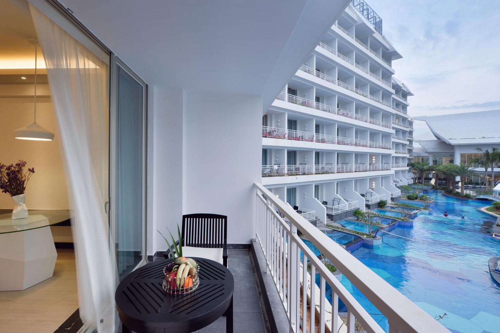 Palace Resort Villas Yalong Bay Sanya Exterior photo