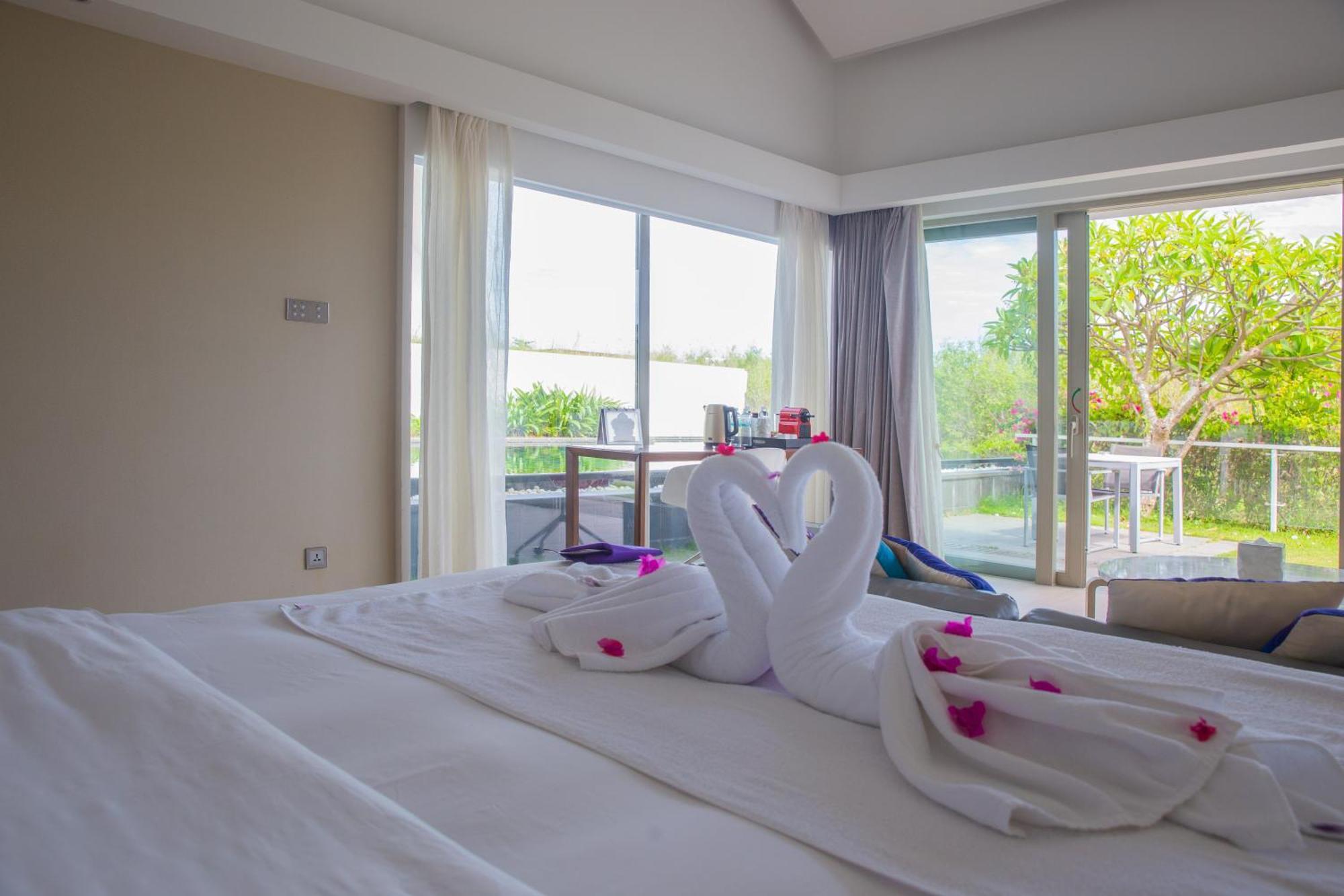 Palace Resort Villas Yalong Bay Sanya Exterior photo